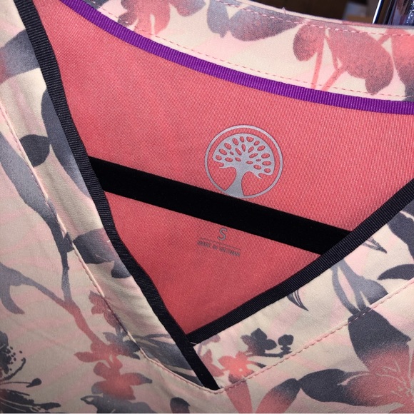 Healing Hands Purple Label Grosgrain ribbon V-neck Tropical Pattern Scrub Top - Picture 8 of 8